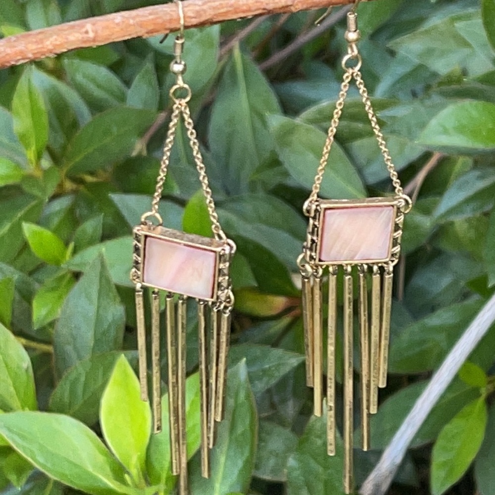 Retro Vintage Goldtone Shell Dangle Earrings